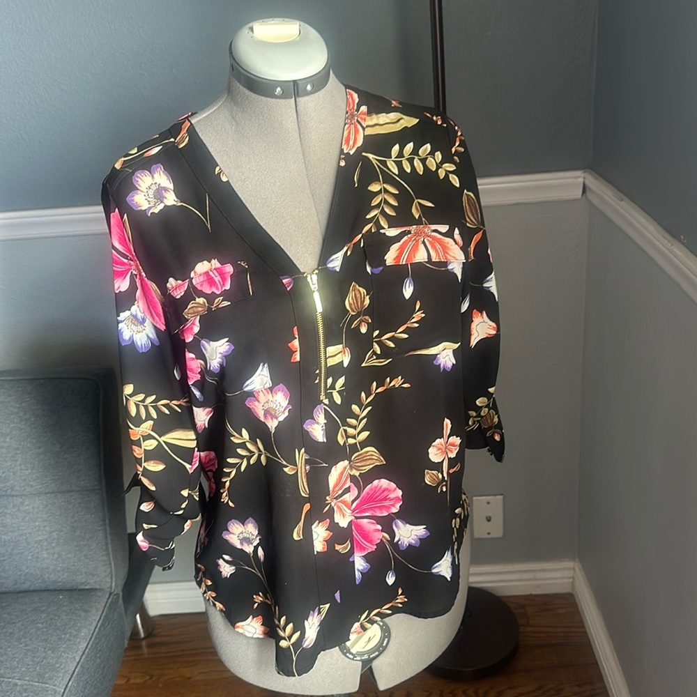 Black Express  Floral Top with v-neck zipper